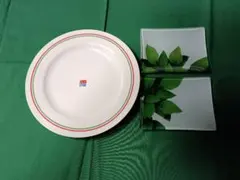 ノベルティ食器セット　ドミノピザPremium Plate とオルビス小皿２枚のサムネイル