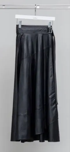 メゾンスペシャル　レザースカート