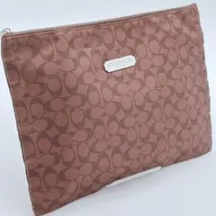 COACH ポーチ　パターンデザイン　プレートロゴ　ファスナー開閉　ブラウン