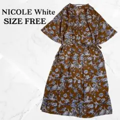 美品　NICOLE White 花柄ワンピース F 春夏 ベルト付　プリーツ