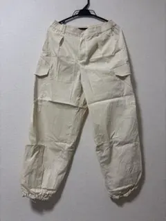 ユニクロ　UNIQLO ホワイト　クリーム色 カーゴパンツ レディース