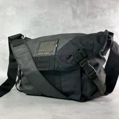 DIESEL ブラック ショルダーバッグ　調整可能ストラップ