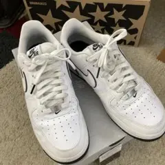 ⭐️NIKE AIR FORCE 1 ⭐️ ホワイト ブラック スニーカーのサムネイル