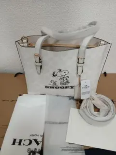 新品・未使用コーチCOACH SNOOPY ショルダーバッグ ホワイトのサムネイル