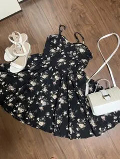 ♡シーン♡新品未使用♡花柄キャミワンピースM♡のサムネイル