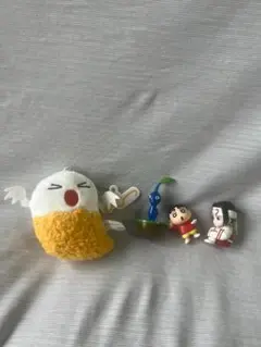ガチャガチャ商品　キングダム・青ピクミン・めがねうさぎ、クレヨンしんちゃん