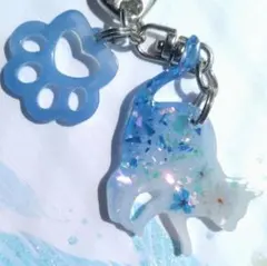 猫 肉球 レジンチャーム キーホルダー ブルー