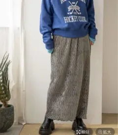 ローリーズファーム　シャイニーベロアフリルスカート