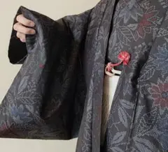 和服　着物　黒地　花柄 着物と羽織と帯の3点セット　半幅帯　白　刺繍