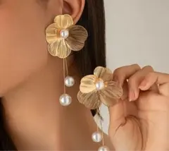 花デザイン ゴールドトーン ピアス