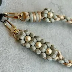 お花4つ　ハンドストラップ　スマホ　選べる　オーダー　ギフト　パラコード　グレー