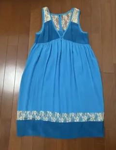 【美品】シルク　膝丈ワンピースのサムネイル