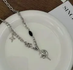 クリスタルネックレス