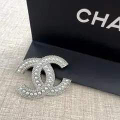 CCロゴ ダブルCロゴ ブローチ