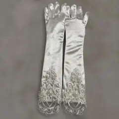 ウェディンググローブ　刺繍とパール装飾