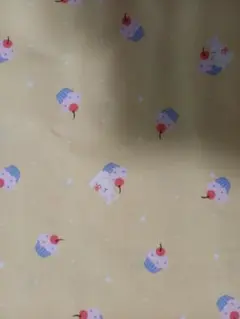カップケーキとウサギの綿生地