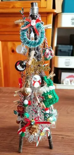 LEDライト付木製とワイヤーのクリスマスツリーと飾りセット A