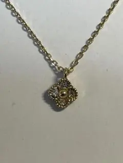 【おまとめ歓迎】花形チャームネックレス