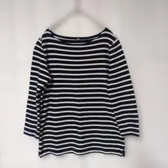 ネイビーとホワイトのストライプ長袖カットソー
