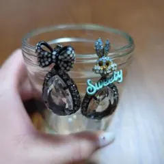 リボンとウサギモチーフのピアス BEAMSのサムネイル