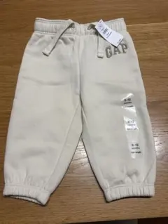GAP クリーム色パンツ 6-12ヶ月