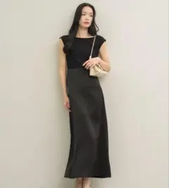 【美品】NEUNA サテンドッキングフレンチスリーヴワンピース ブラック