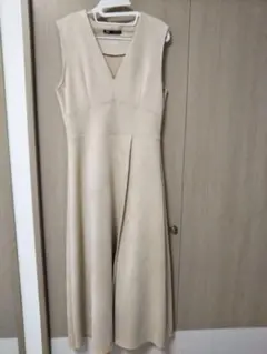 ZARA ベージュ Vネック ノースリーブ ワンピース