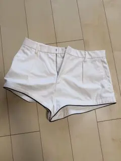 ZARA ホワイト ショートパンツ