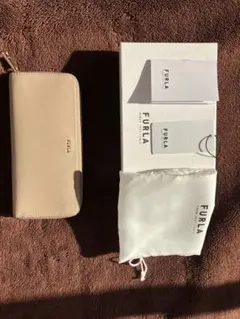 FURLA ラウンドファスナー長財布　ベージュ