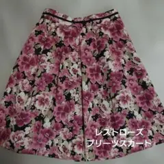 レストローズ　黒地にダークピンクのフラワーデザインのスカート