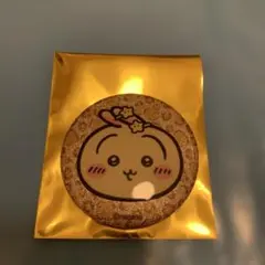 ちいかわ　トレーディングギラギラ缶バッジ　うさぎ