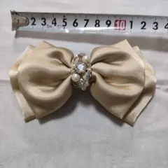 ベージュ サテン リボン ヘアクリップ