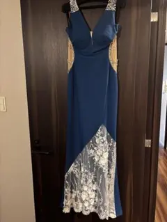 ビジュー付き青マーメイドドレス