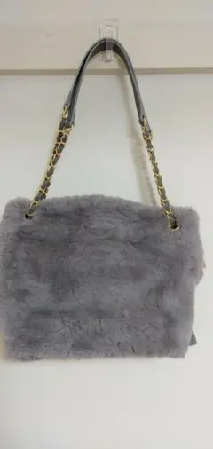 サマンサタバサ　グレーファーとゴールドチェーンの相性お洒落