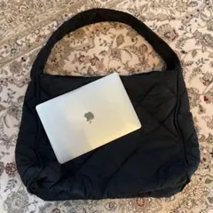 COS ブラック キルティング ショルダーバッグ