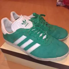 アディダススニーカー緑