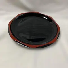 黒と朱色の丸盆 漆器風