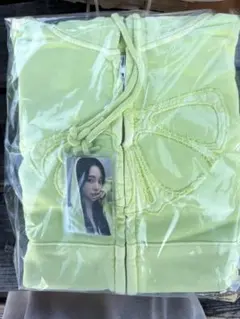 aespa lemonade パーカー popup限定 カリナ トレカ付 - メルカリ