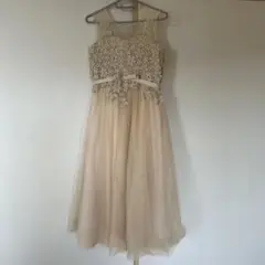 ベージュ 花柄刺繍ドレス ウエストリボン付き