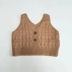 ケーブル編みニットベスト