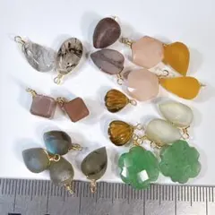 サービス品＊天然石の豪華なチャームアソートm58