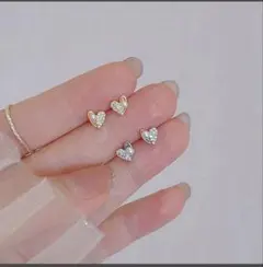 ハートデザイン　パールとストーン付きピアス　ゴールドカラー