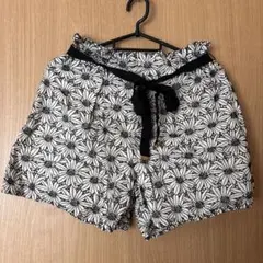 【美品】アーバンリサーチ 花柄 刺繍 ショートパンツ 黒リボンベルト付きのサムネイル
