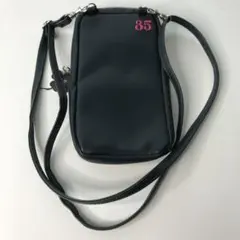 35クローバーチャーム付きスマホポシェット