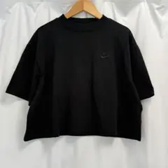 美品　Nike ブラック クロップドTシャツ 半袖　ショート丈