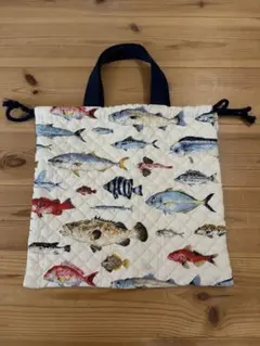 魚柄のキルティング巾着袋