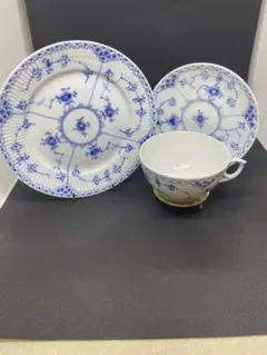 ロイヤルコペンハーゲン　ブルーフルーテッドハーフレース　トリオ
