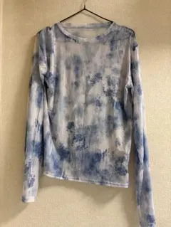 青と白のタイダイ長袖トップス