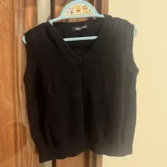 familiar 黒 Vネックベスト 100cm