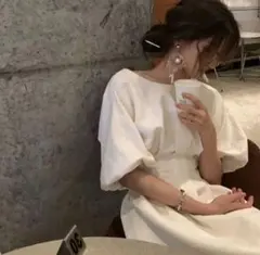 パフスリーブ　膝丈ワンピース